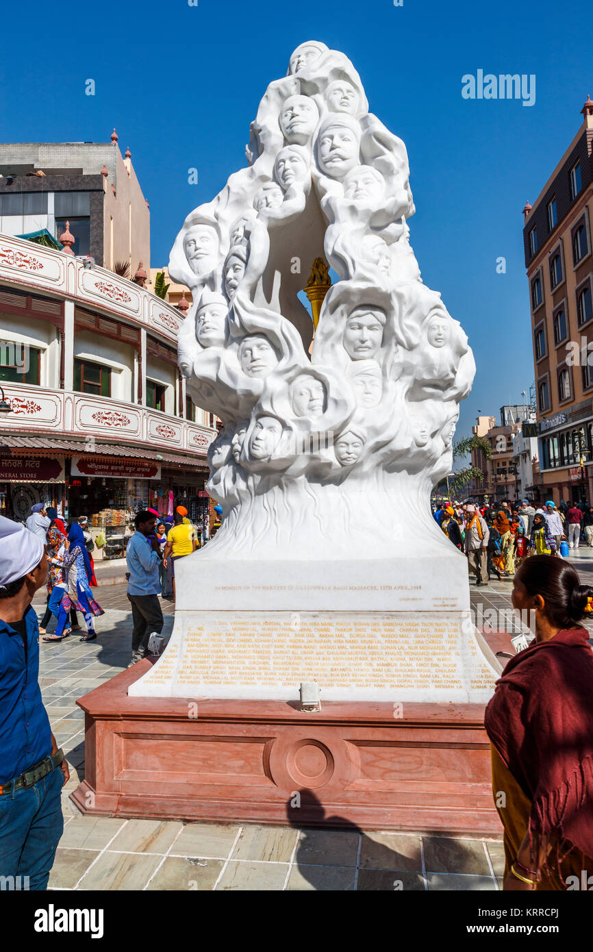 La sculpture à l'extérieur du mémorial de Jallianwala Bagh, un jardin public, à Amritsar, Inde, l'État du Pendjab, commémorant les martyrs de la 1919 Massacre de Jallianwala Bagh Banque D'Images