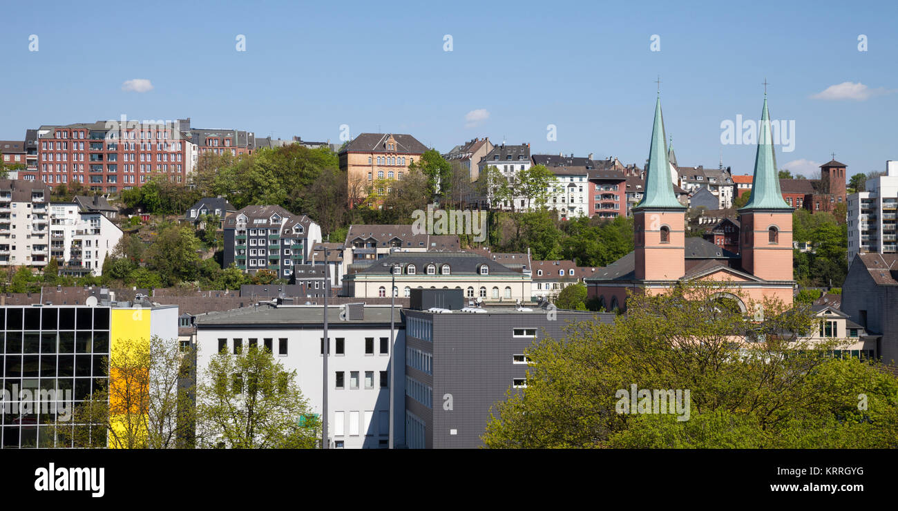 Vue sur la ville avec l'église Saint Laurent, Wuppertal, région du Bergisches Land, Rhénanie du Nord-Westphalie, Germnay, Europe Banque D'Images