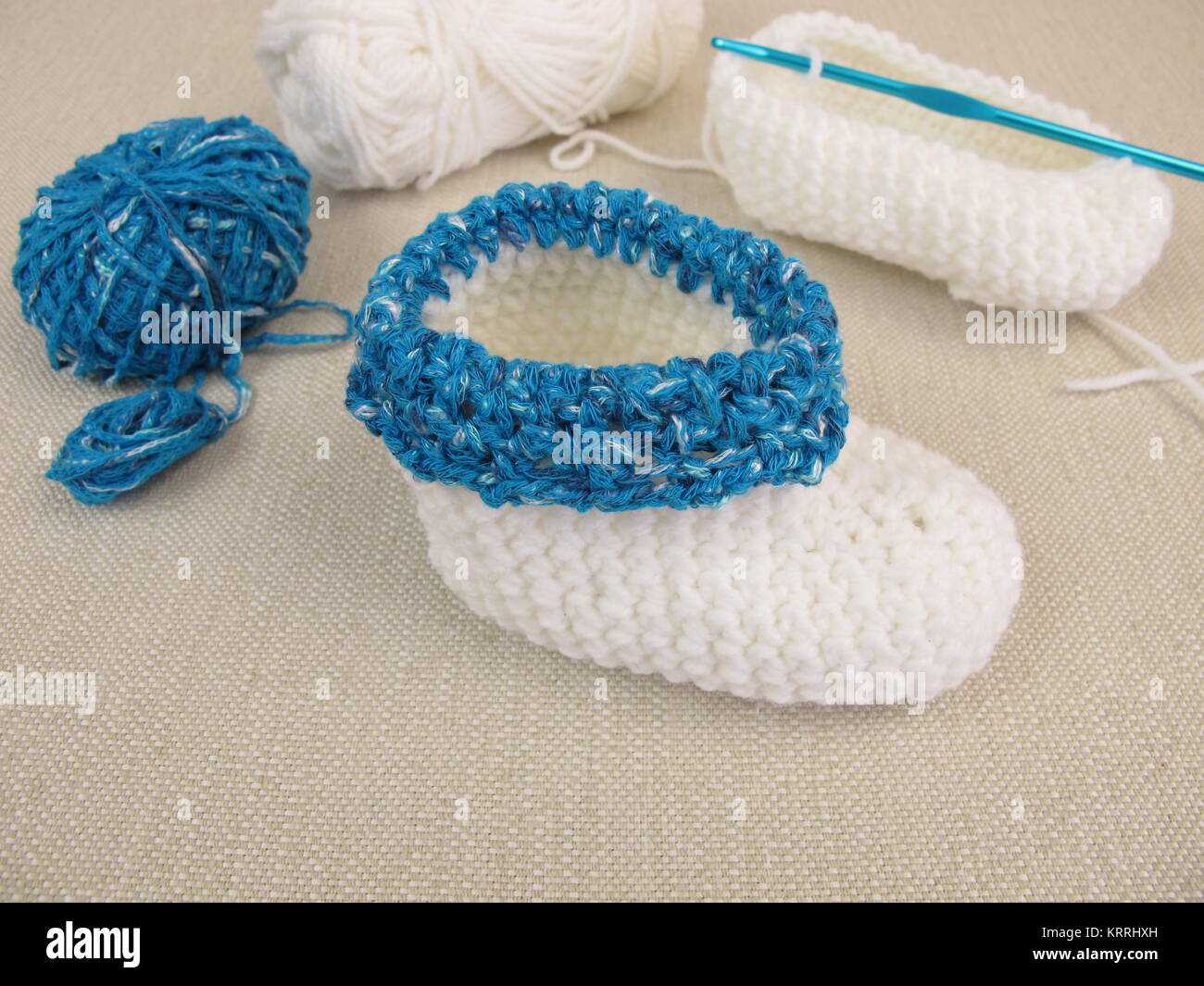 Les Chaussons Bebe Au Crochet Photo Stock Alamy Les Chaussons Bebe Au Crochet Photo Stock Alamy