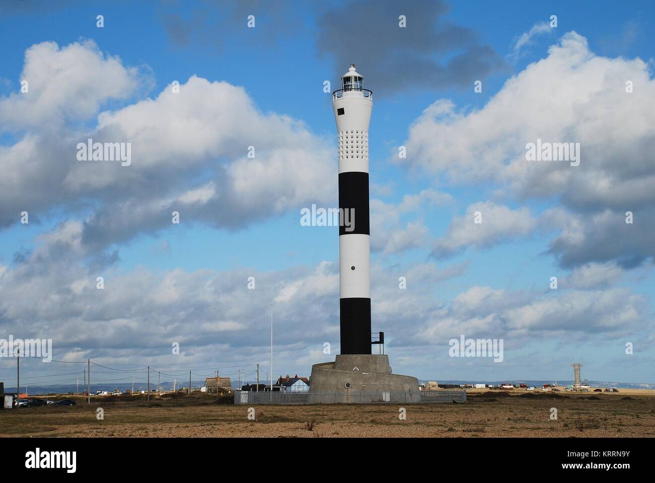 Le phare automatique moderne à Dungeness dans Kent, Angleterre le 19 janvier 2009. Il a remplacé le vieux phare habité en 1961. Banque D'Images