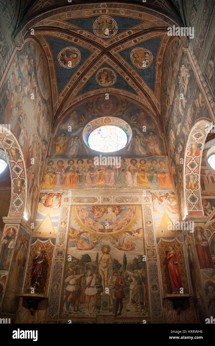 Fresco cycle de l'Ancien Testament et du Nouveau Testament dans le cycle romanesque Collegiata di Santa Maria Assunta (Église de l'assomption de Marie) en Hi Banque D'Images