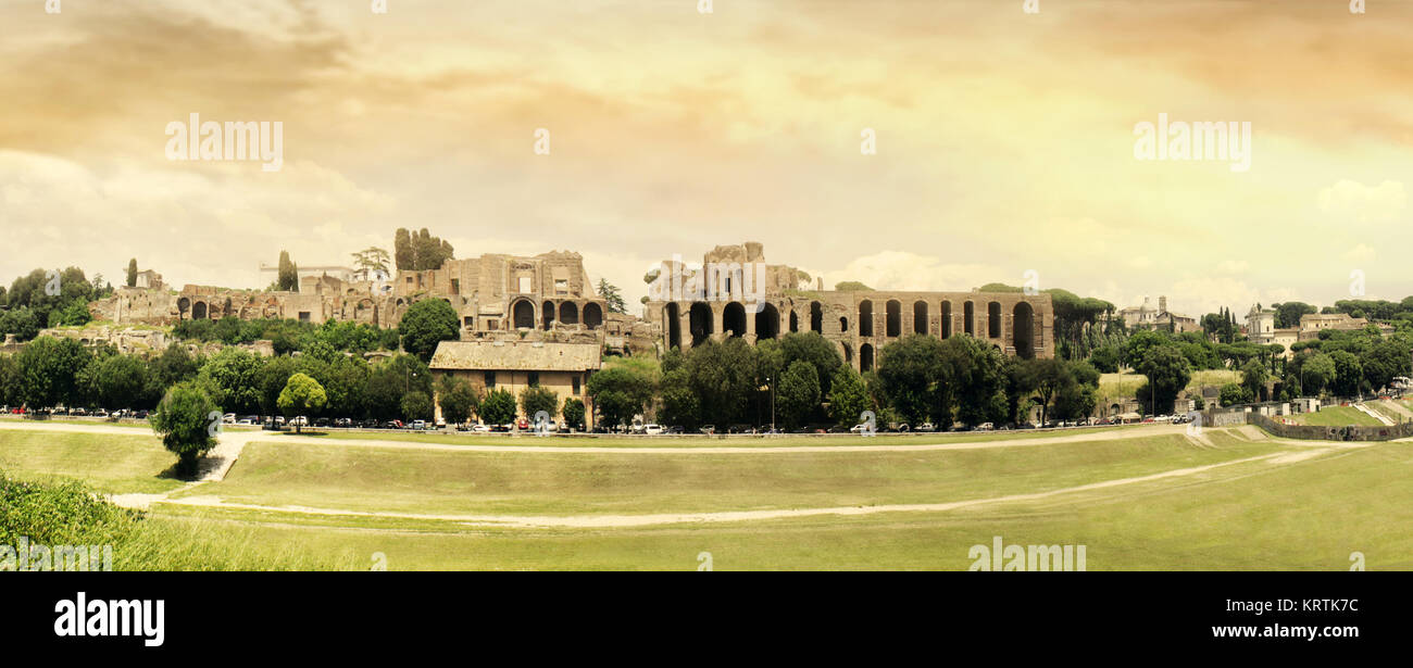 Merveilleux panorama sur le Cirque Maxime, Rome, au coucher du soleil Banque D'Images