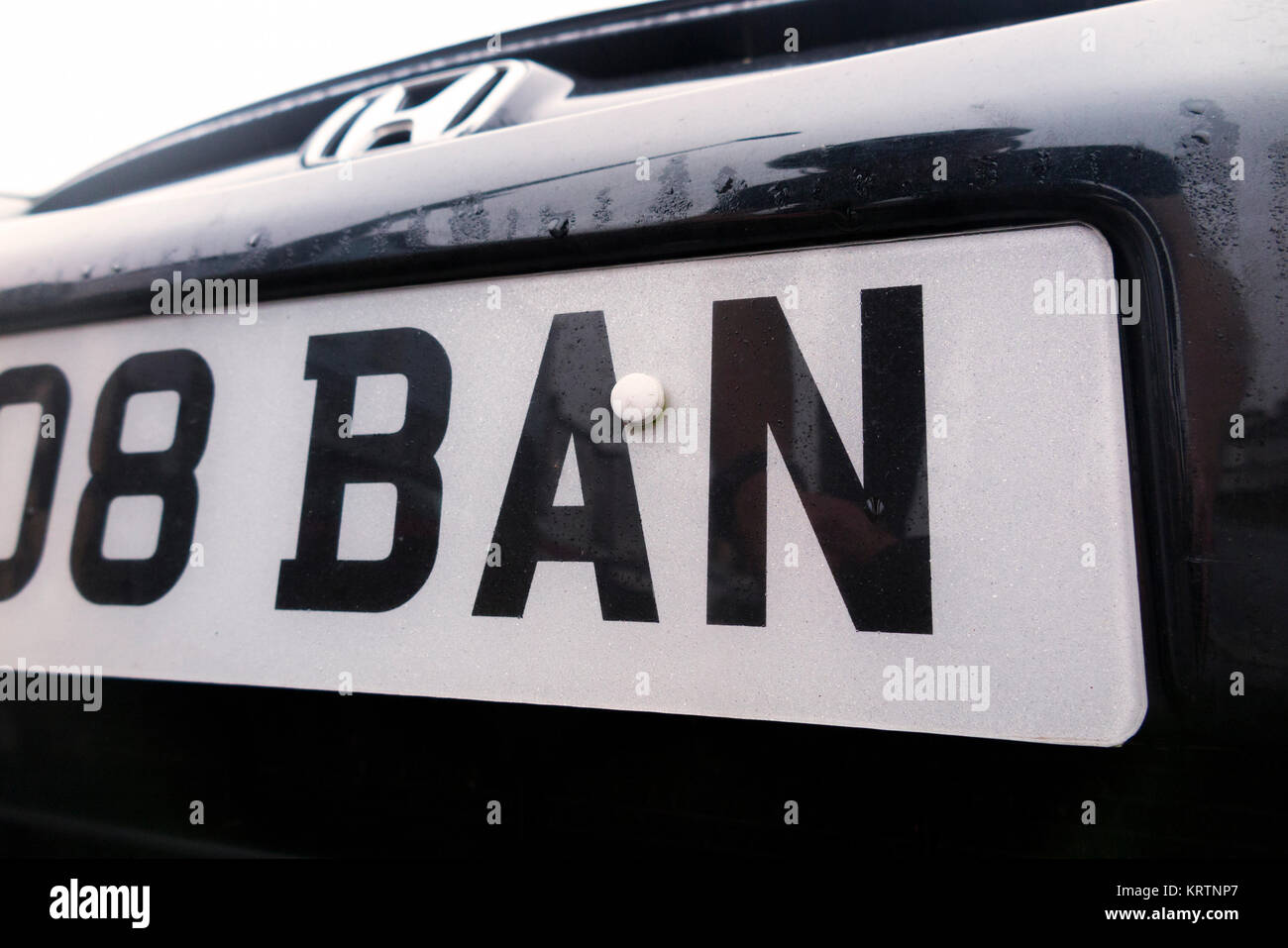 La plaque de numéro de voiture l'immatriculation des véhicules avec des lettres qu'épeler le mot BAN . UK. Peut être utilisé pour illustrer l'actualité des pilotes ou l'interdiction du pilote interdit Banque D'Images