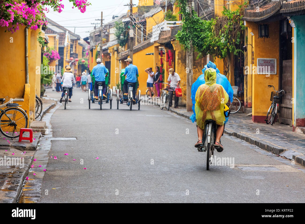 Image de haute qualité de l'image view pilote cyclo vélo sur une rue de la vieille ville d'Hoi An Banque D'Images
