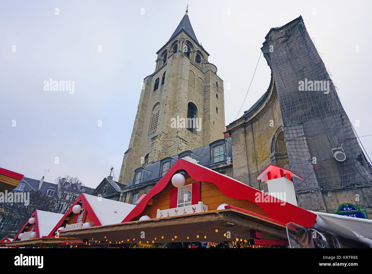 Iew de l'Abbaye Saint-Germain-des-Prés, l'abbaye romane d'une église bénédictine médiévale situé sur la Rive Gauche à Paris Banque D'Images