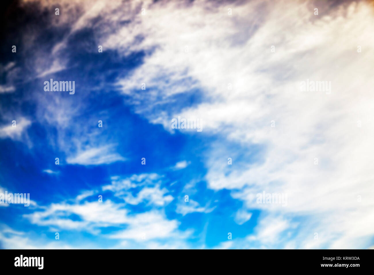 Nuages dans le ciel Banque D'Images