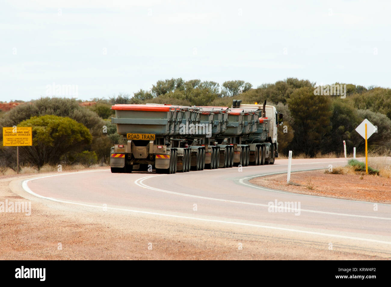 Roadtrain australia outback truck Banque de photographies et d’images à ...
