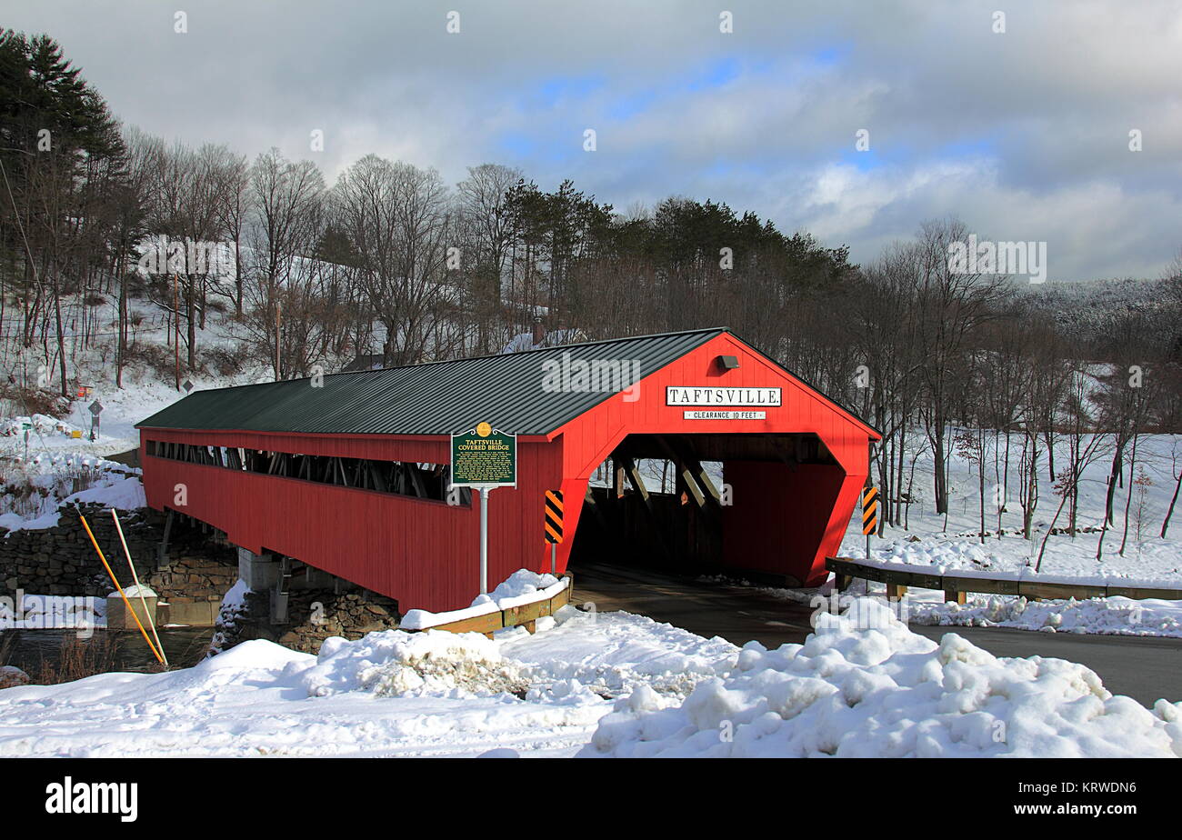 Pont couvert de Taftsville à Woodstock, Vermont, à l'hiver Banque D'Images