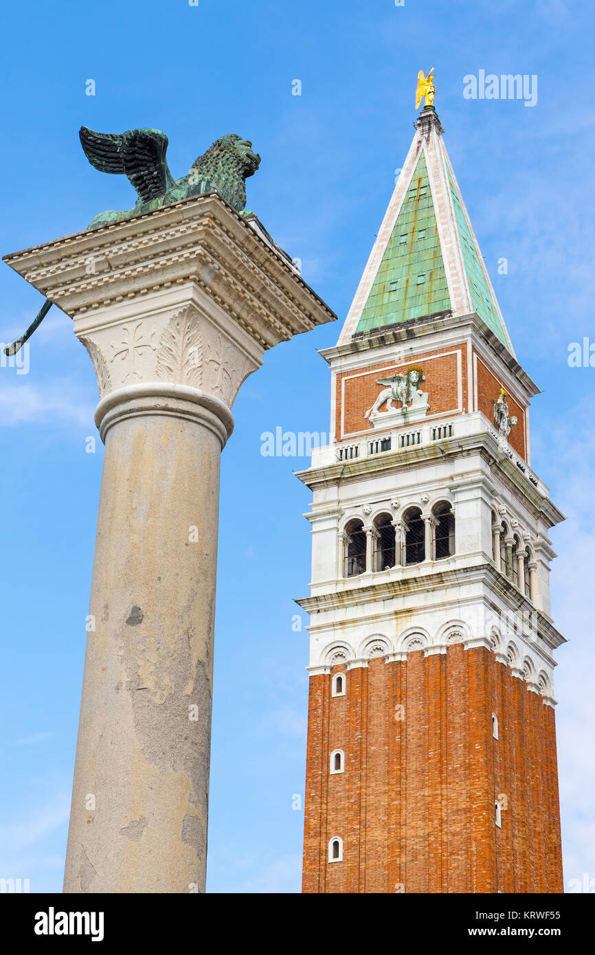 Le campanile et la colonne de la Place Saint Marc Venise (Italie) Banque D'Images