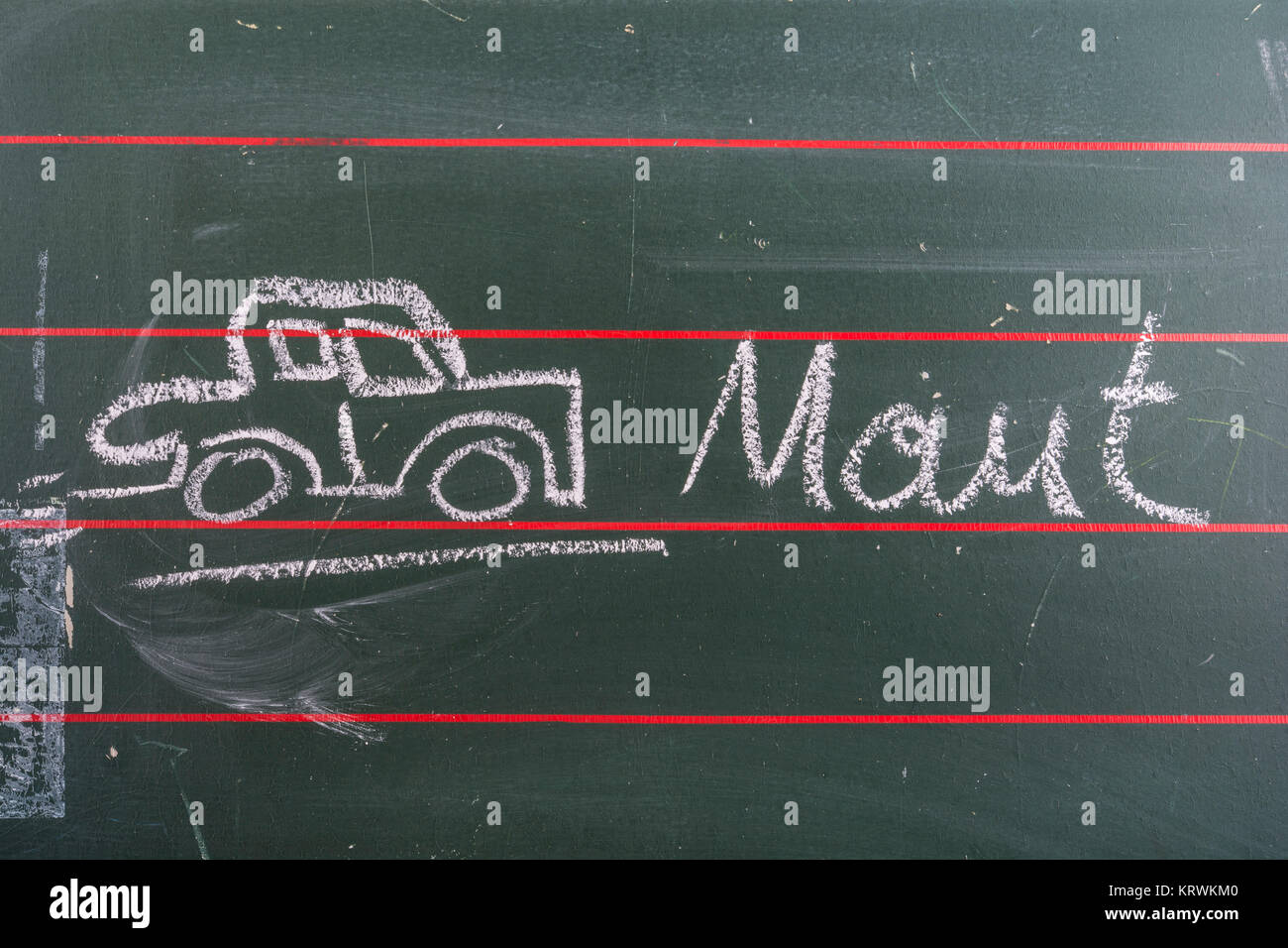 tableau noir de l'école avec dessin de voiture et péage Banque D'Images