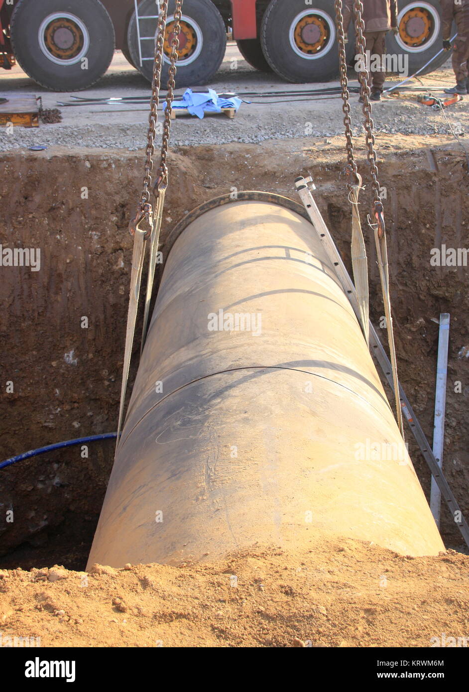 collecteur principal devant une usine de traitement des eaux usées pendant  les travaux de réparation Photo Stock - Alamy