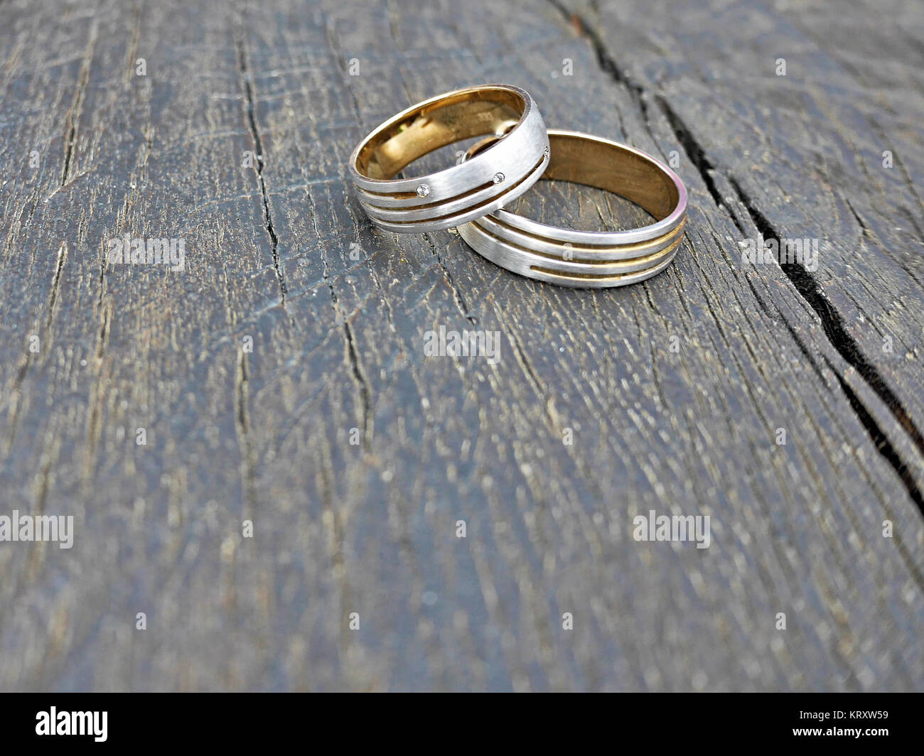 Les anneaux de mariage et de mariage Banque D'Images
