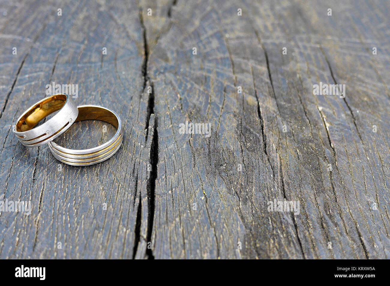 Les anneaux de mariage et de mariage Banque D'Images