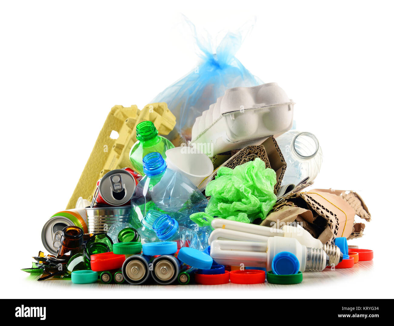 Recyclables constitués de verre, plastique, métal et papier Banque D'Images