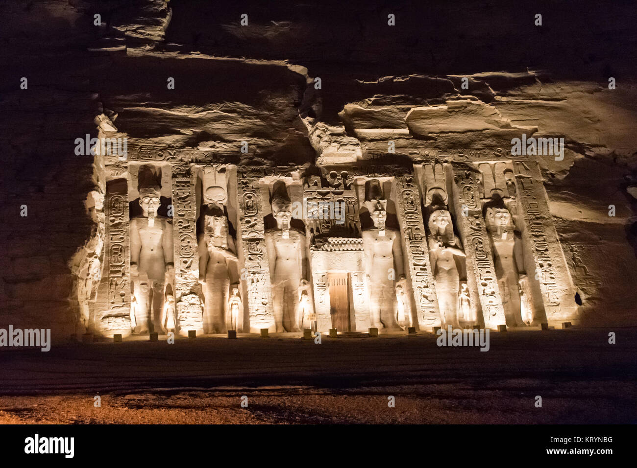 Spectacle son et lumière au temple de Nefertari Hathour, Abou Simbel, la Haute Egypte. Banque D'Images