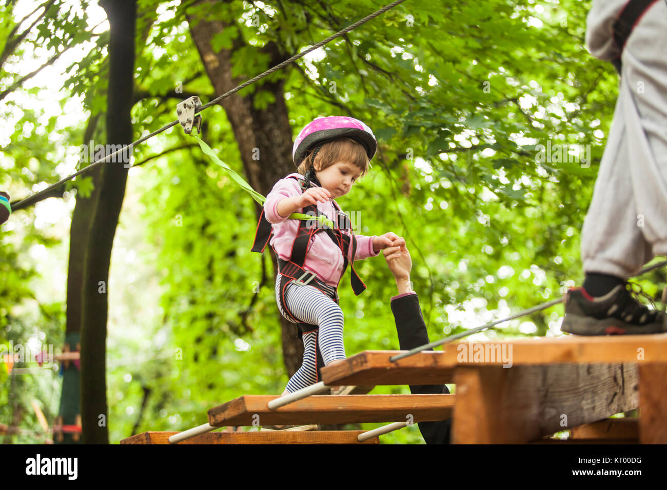 Dans une aire de jeux pour enfants Banque D'Images