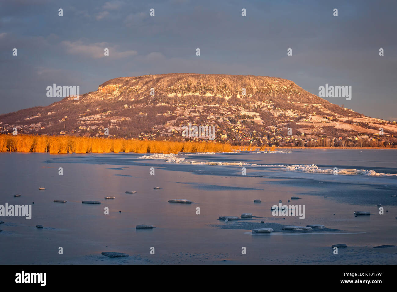 Paysage de la Hongrie, le lac Balaton et la montagne en hiver Gardony Banque D'Images