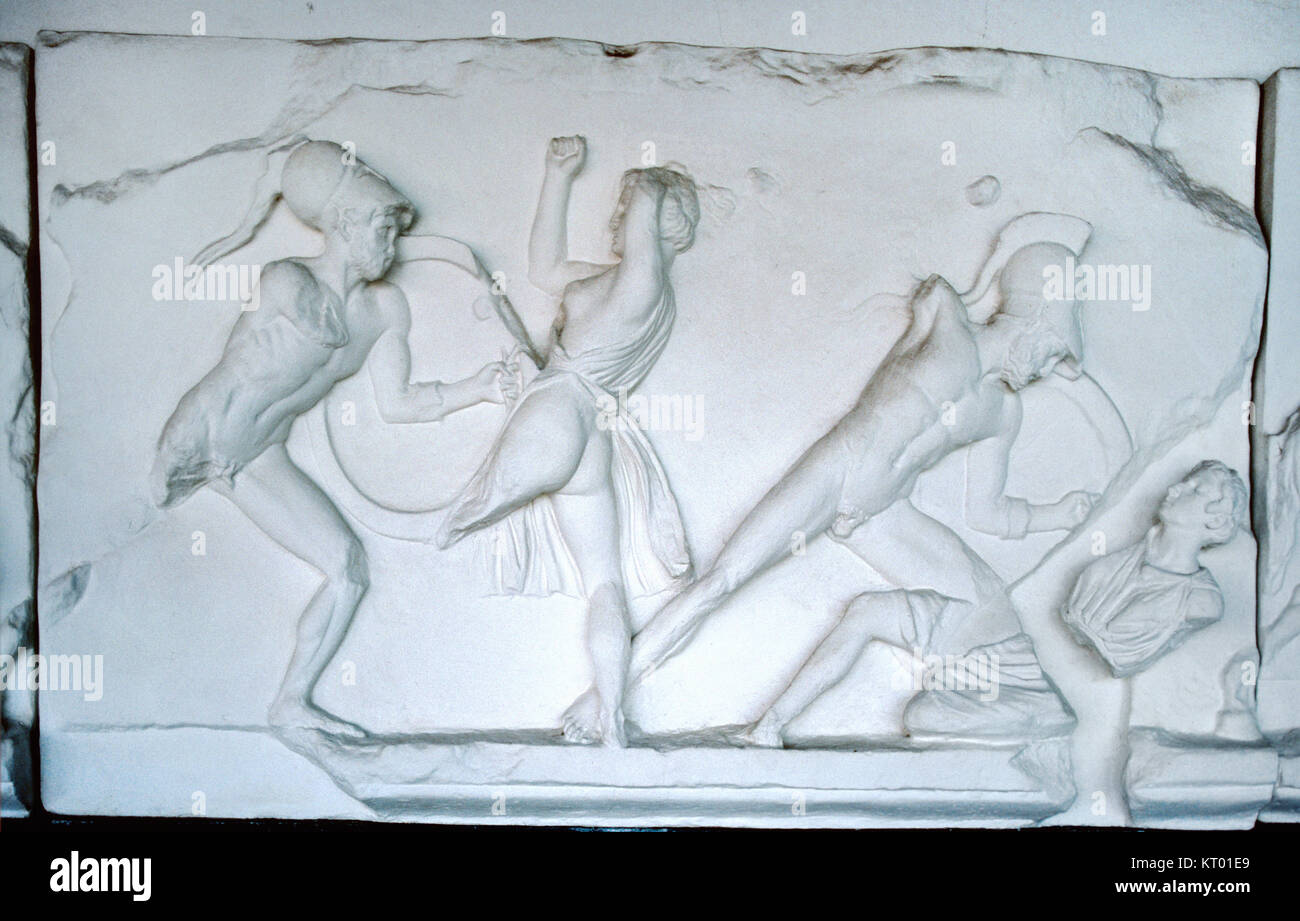 Amazon ou Amazonomachy Frieze, montrant bataille entre les Grecs et les Amazones (353-350 BC) de le mausolée d'Halicarnasse ou le tombeau de Mausole, dans l'actuelle Turquie, Bodrum Banque D'Images