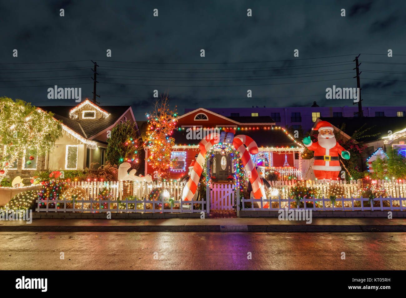 Los Angeles, DEC 20 : vue de la nuit de Noël dans la belle Candy Cane Lane le Déc 20, 2017 à Los Angeles, California, United States Banque D'Images