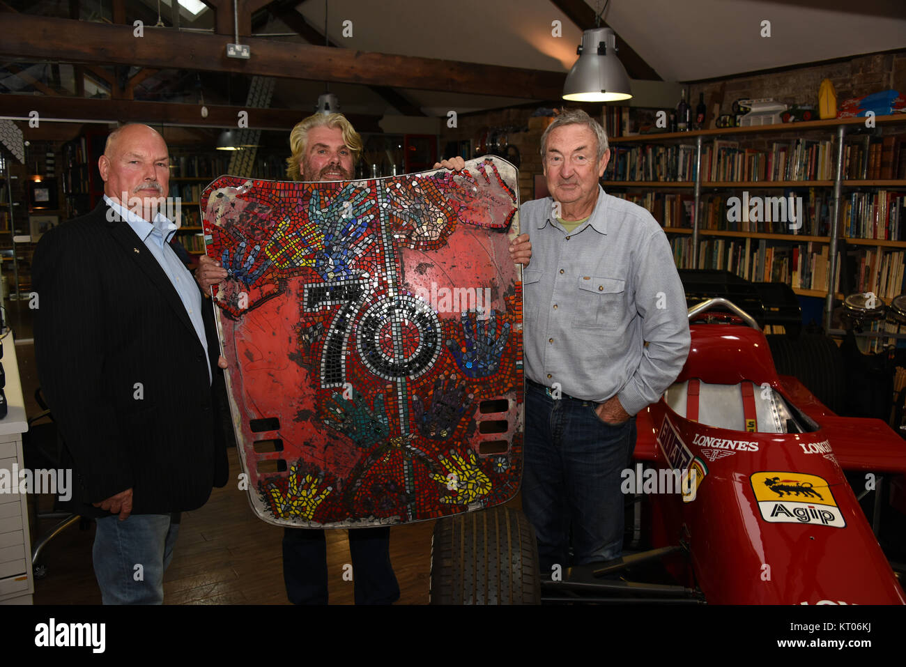 Une automobile unique projet artistique de Guy Portelli du BBC's Den 'ambulance' célèbre 70 ans de Ferrari tout en amassant des fonds pour les enfants de la BBC dans le besoin. Avec : Nick Mason Où : Maidstone, Kent, Royaume-Uni Quand : 17 Nov 2017 Crédit : David Marsh/Wallgo.com/WENN Banque D'Images