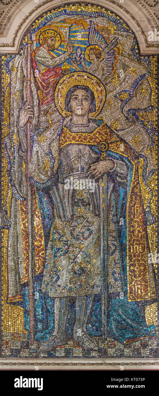 Paris, France - 17 septembre 2017 : Mosaïque de Sainte Jeanne d'Arche dans la cathédrale de Westminster et Saint-sacrement Chapelle conçue par George Bridge Banque D'Images