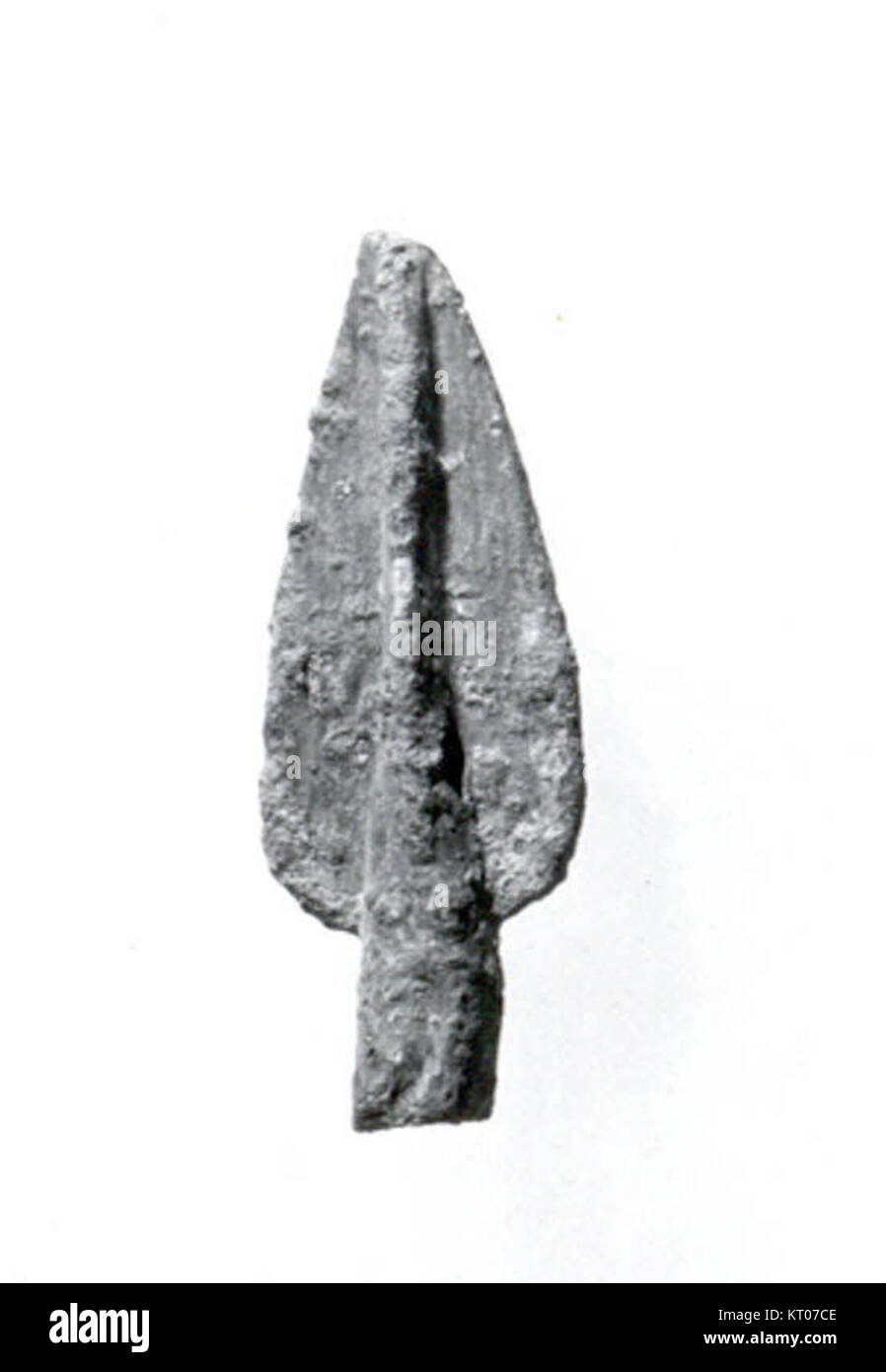 Le Arrowhead, exposé au Metropolitan Museum of Art, est un outil historique amérindien utilisé pour la chasse et la survie. C'est un artefact important qui met en valeur l'ingéniosité de l'artisanat indigène. Banque D'Images