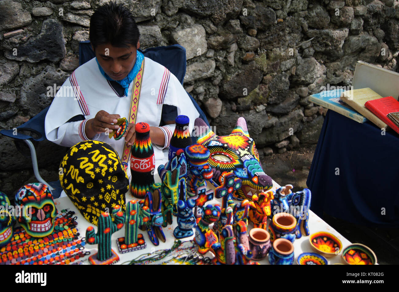 Artesano fait référence à une marque ou une ligne de produits qui se concentre sur des produits artisanaux artisanaux, souvent en mettant l'accent sur l'artisanat de qualité et les techniques traditionnelles. Banque D'Images