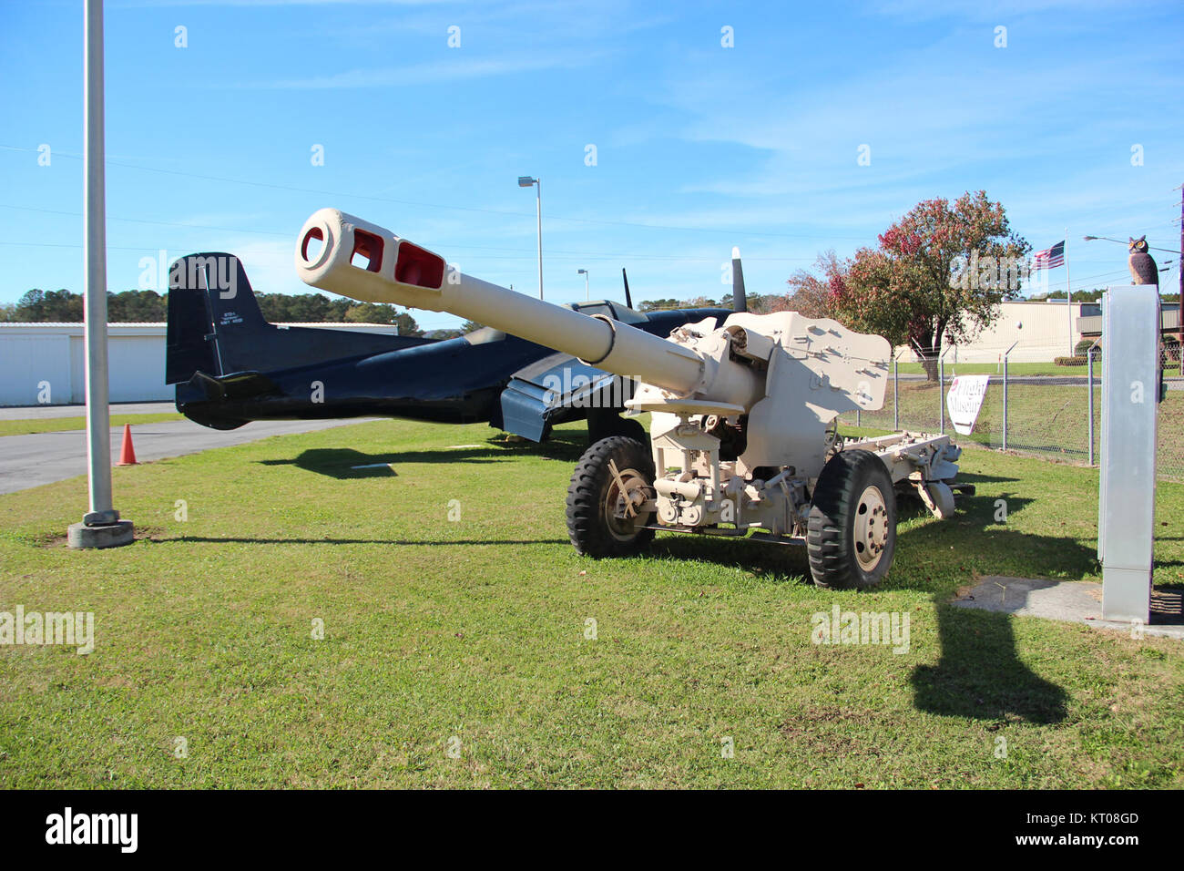En novembre 2017, l'artillerie est exposée à l'aéroport Richard B. Russell, situé en Géorgie. Cet événement faisait probablement partie d'une exposition militaire ou d'une exposition publique de matériel militaire. Banque D'Images