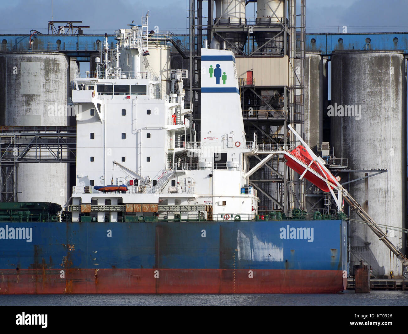 Le *Artvin* est un navire construit en 2011, identifié par l'OMI 9595034, photographié au port d'Amsterdam, présentant le transport maritime et les opérations portuaires dans l'industrie maritime moderne. Banque D'Images