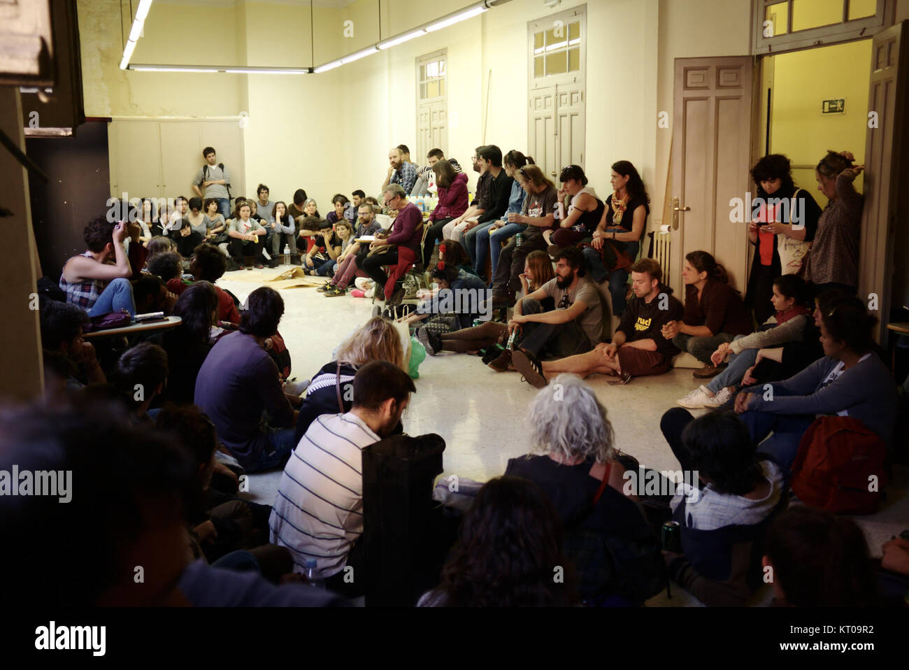 Asamblea CS la Ingobernable est une organisation sociale et politique qui plaide pour des solutions communautaires et de l'activisme. Le groupe est connu pour sa position ferme sur la justice sociale, les droits de l'homme et l'autonomisation collective. Banque D'Images Asamblea CS la Ingobernable est une organisation sociale et politique qui plaide pour des solutions communautaires et de l'activisme. Le groupe est connu pour sa position ferme sur la justice sociale, les droits de l'homme et l'autonomisation collective. Banque D'Images
