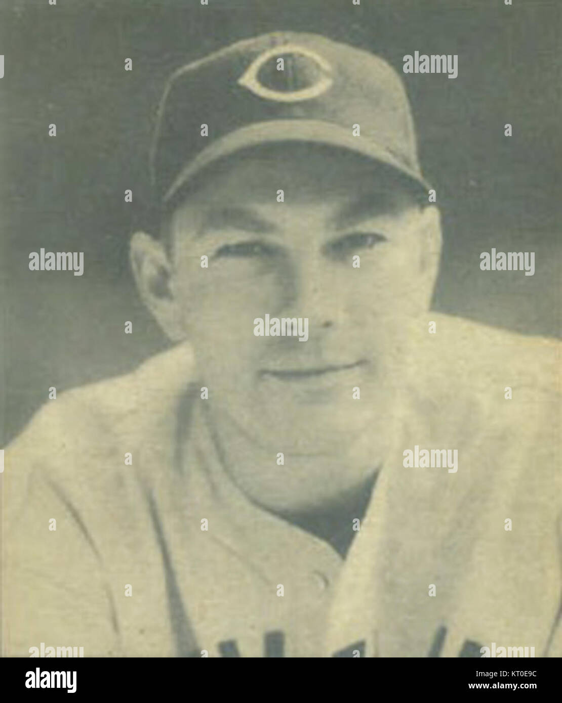 La carte 1940 beau Bell *Play Ball* présente une image de beau Bell, un joueur de baseball des années 1940 La carte fait partie de la série *Play Ball*, connue pour ses portraits emblématiques de joueurs de baseball. Banque D'Images