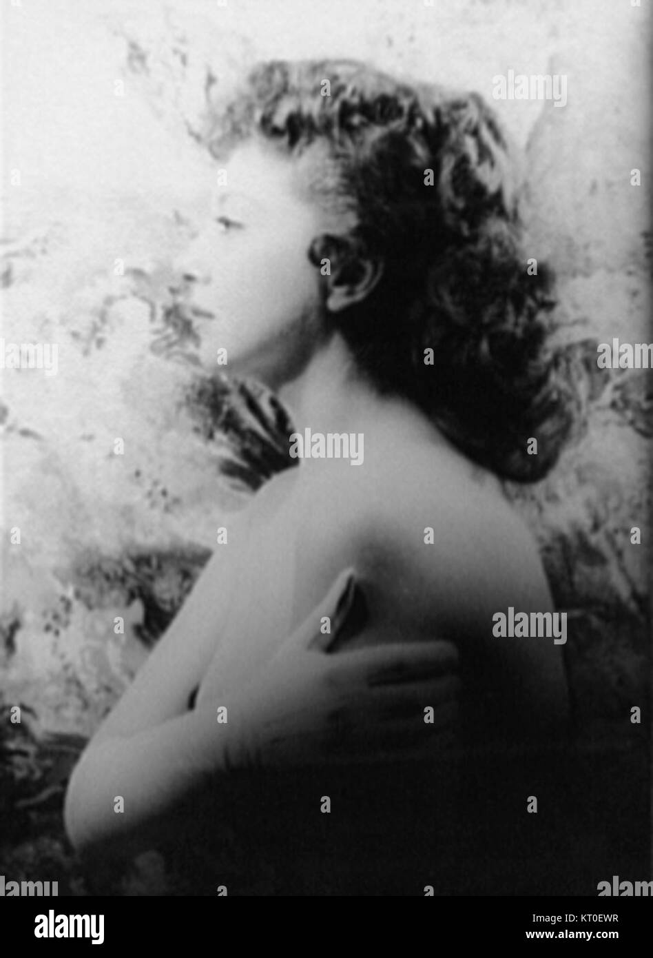 Ce portrait de Beverly Sills, capturé par le photographe Carl Van Vechten, capture la chanteuse d’opéra américaine emblématique connue pour sa carrière remarquable et ses contributions au monde de la musique classique. Banque D'Images