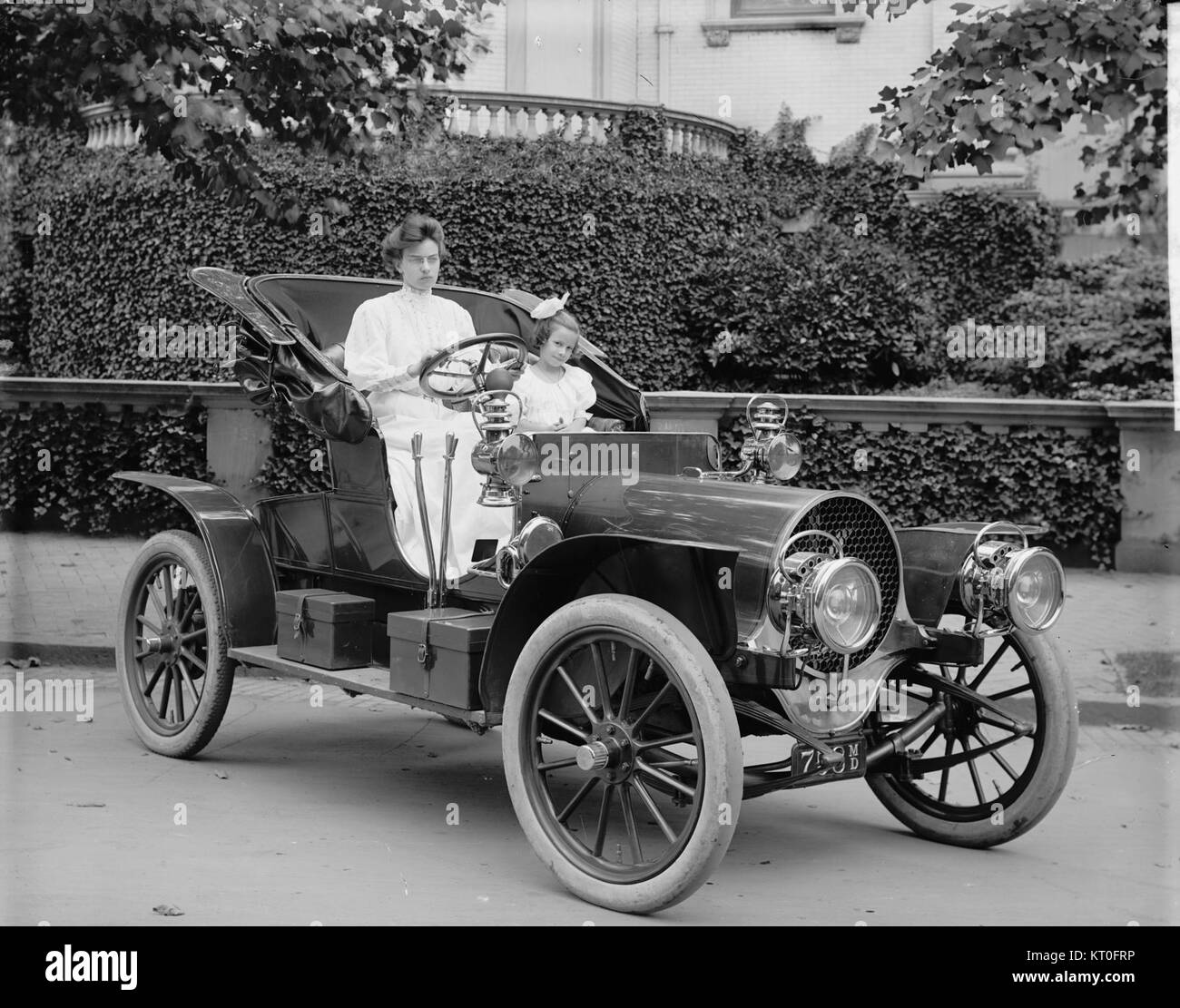 La Bliven Franklin automobile est un véhicule classique du début du XXe siècle, fabriqué par la Franklin automobile Company. Connue pour son moteur innovant refroidi par air et son savoir-faire de haute qualité, la Bliven Franklin représente l'avancement de la technologie automobile à son époque. C'est un objet de collectionneur rare et précieux. Banque D'Images