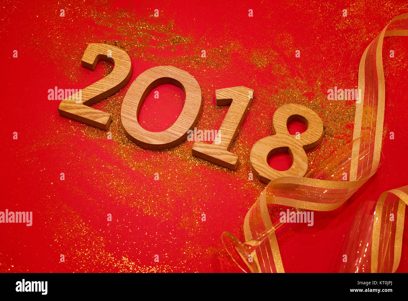 Nouvelle Année 2018 Décoration sur fond rouge. Banque D'Images