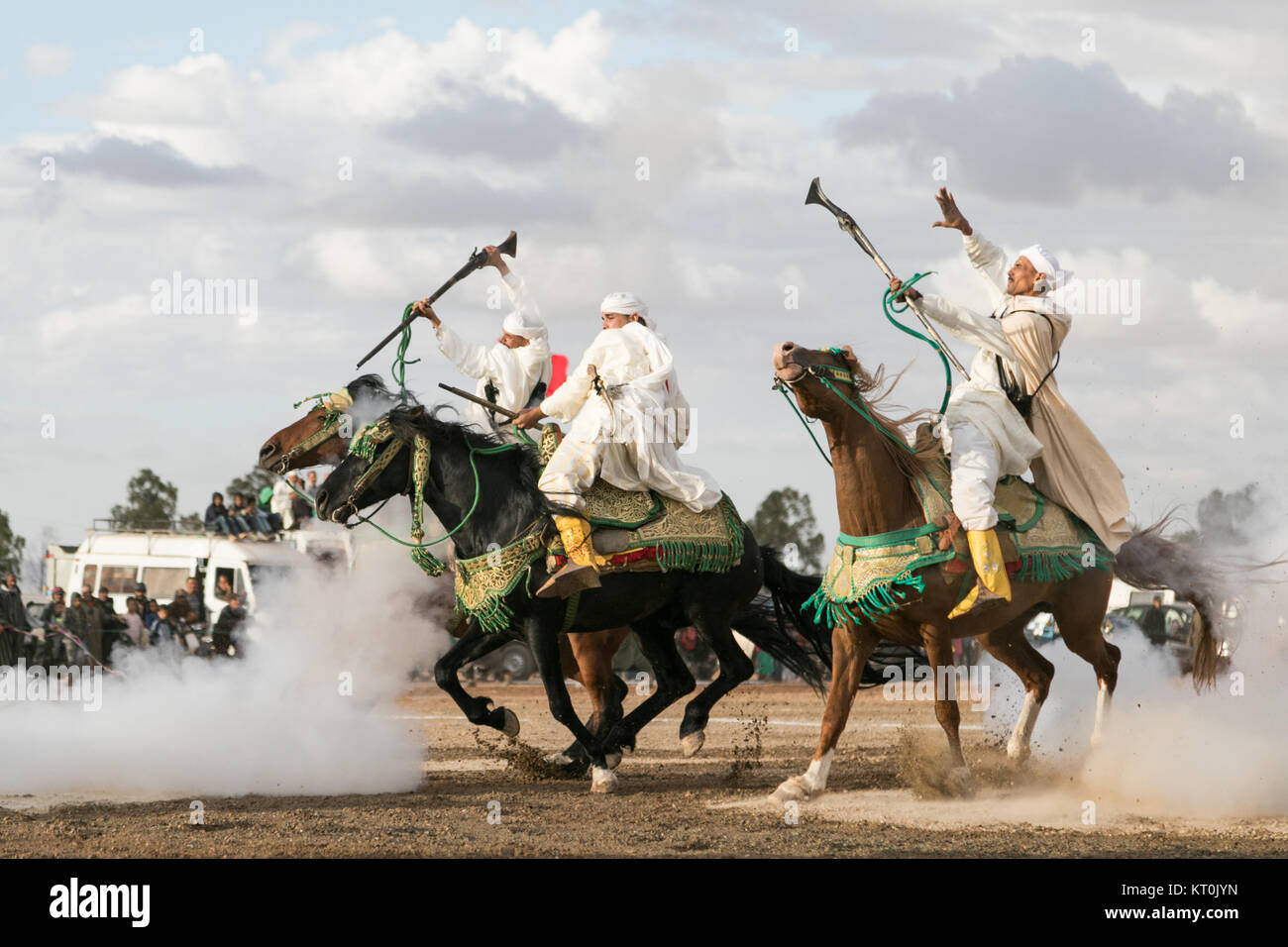 Tbourida equestrian festival avec charges de cavalerie et tir de fusil Banque D'Images