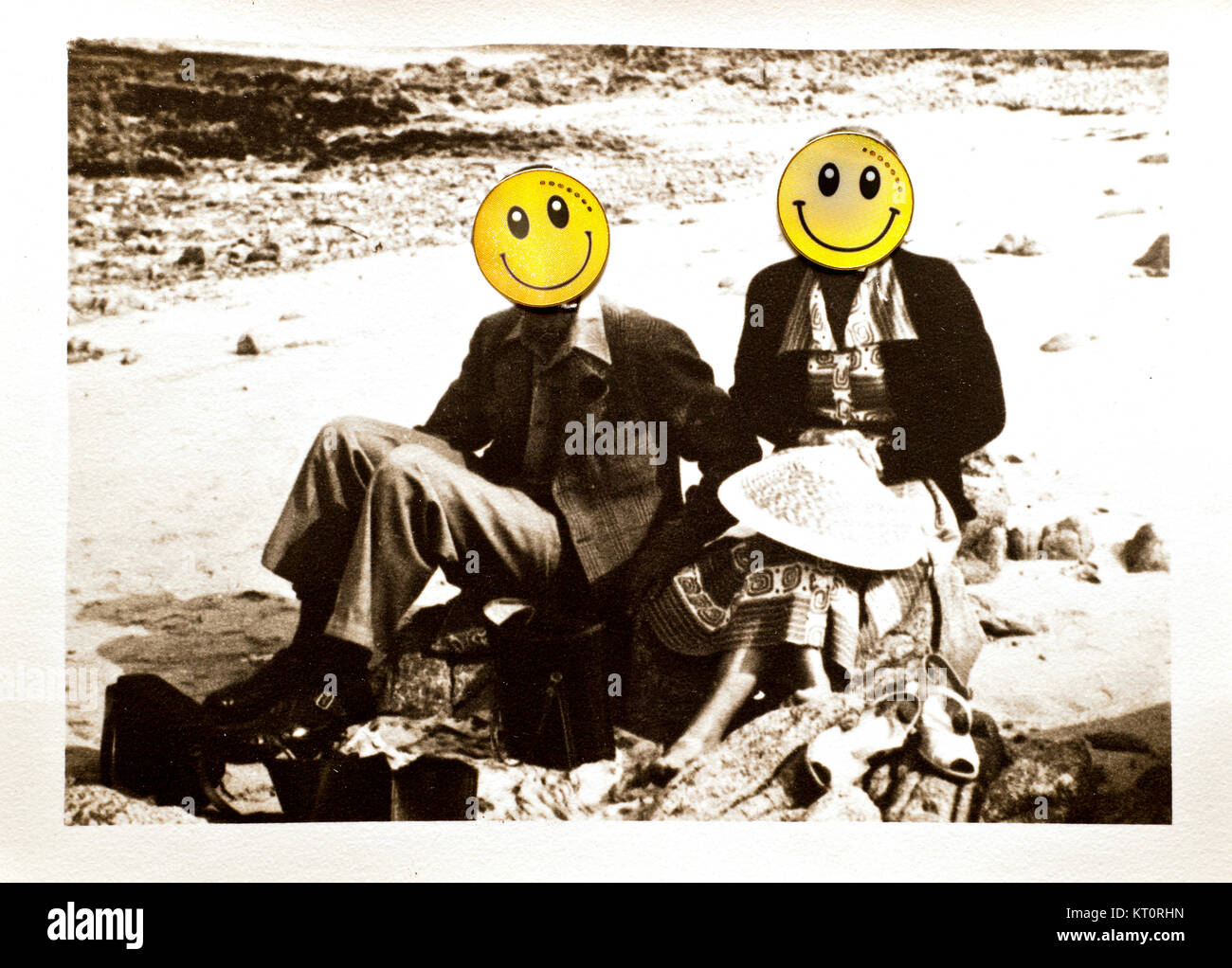 Vintage photo d'un couple avec un sourire sur leurs visages d'Émoticônes Banque D'Images
