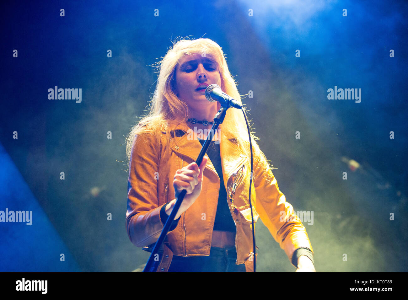 Le groupe de rock citoyen électrique effectue un concert live à Sentrum Scene à Oslo. Ici singer Laura Dolan est vu sur scène. La Norvège, 05/05 2016. Banque D'Images