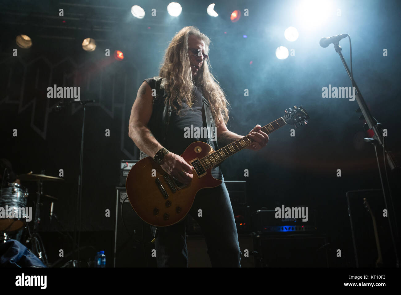 Le groupe de heavy metal américain Pentagram effectue un concert live à Vulkan Arena à Oslo. Ici le guitariste Victor Griffin est vu sur scène. La Norvège, 11/11 2015. Banque D'Images