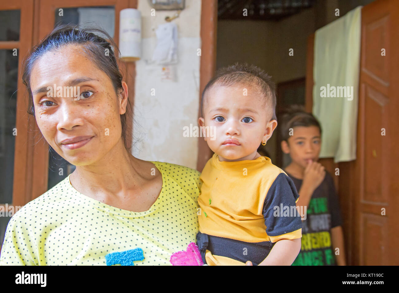 Lombok Indonesie 30 Decembre 16 En General La Mere Indonesienne Avec Son Petit Bebe Dans Lombok En Indonesie Le 30 Decembre 16 Photo Stock Alamy Lombok Indonesie 30 Decembre 16 En General La Mere Indonesienne Avec Son Petit Bebe Dans Lombok En Indonesie Le 30 Decembre 16 Photo Stock Alamy