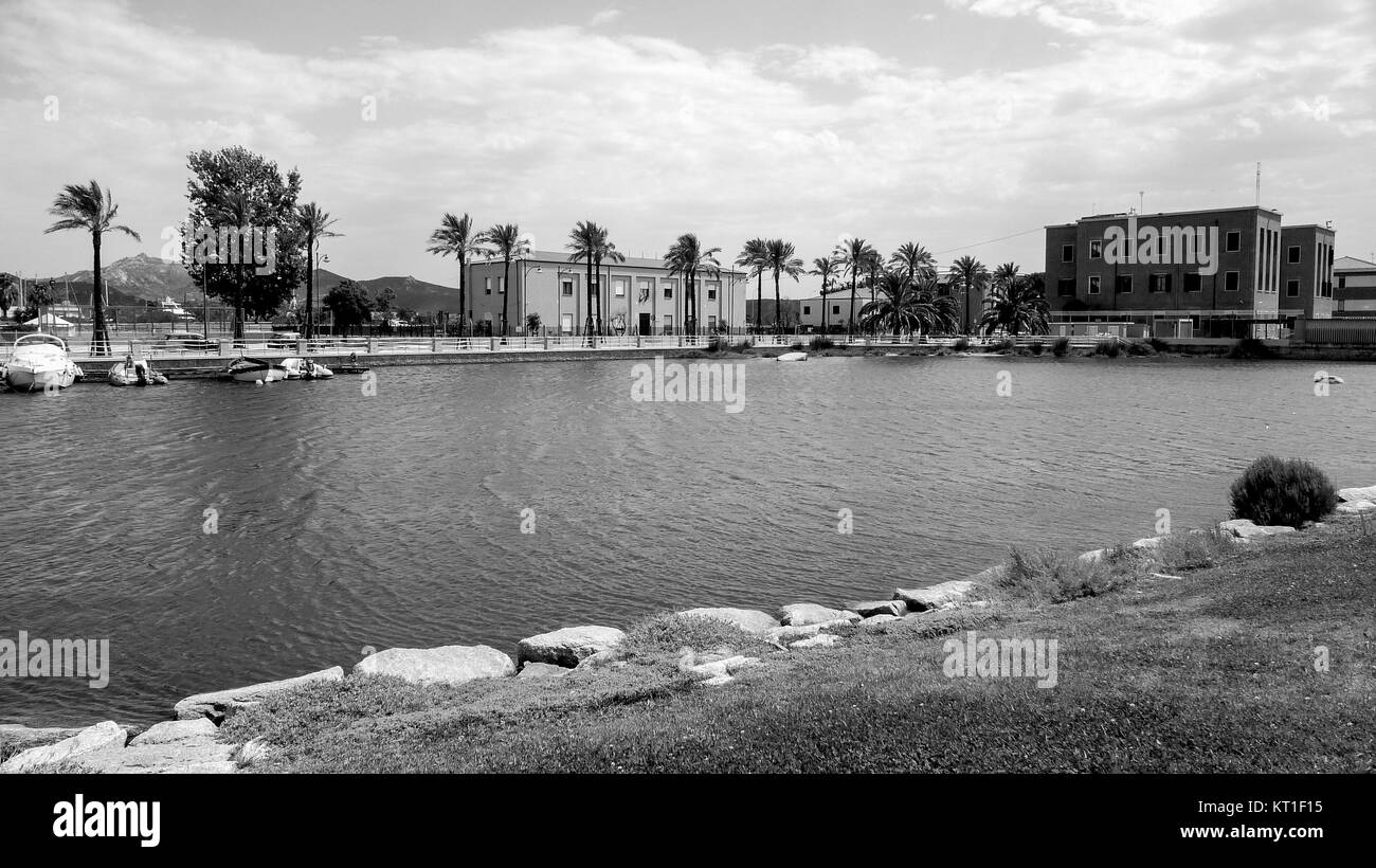 Olbia marina vu depuis le Musée National Archéologique, Olbia, Sardaigne, Italie Banque D'Images