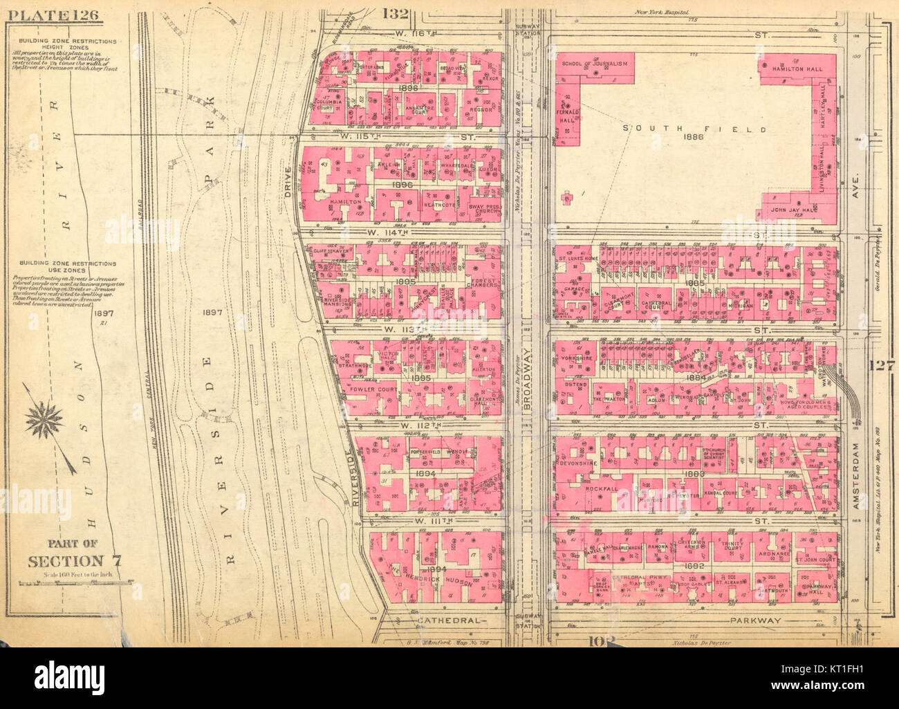 La Bromley Manhattan plate 126, publiée en 1930, est une illustration de l'emblématique horizon de Manhattan. Il reflète le développement architectural et la croissance urbaine de New York au début du XXe siècle. Banque D'Images