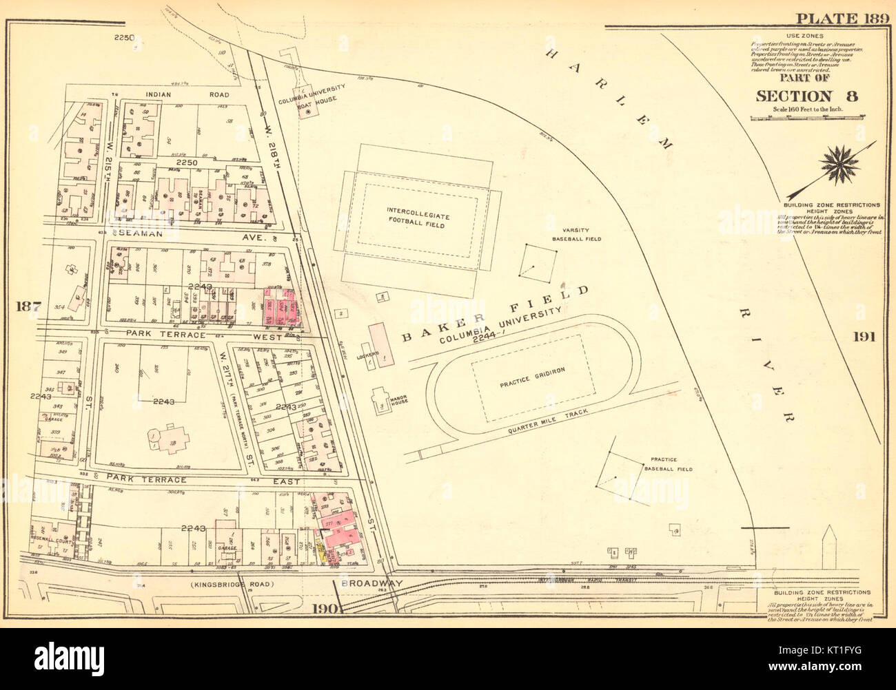Cette édition 1927 de la Bromley Manhattan plate présente des cartes historiques de Manhattan. La publication fournit un aperçu précieux du développement urbain de New York au début du XXe siècle. Banque D'Images