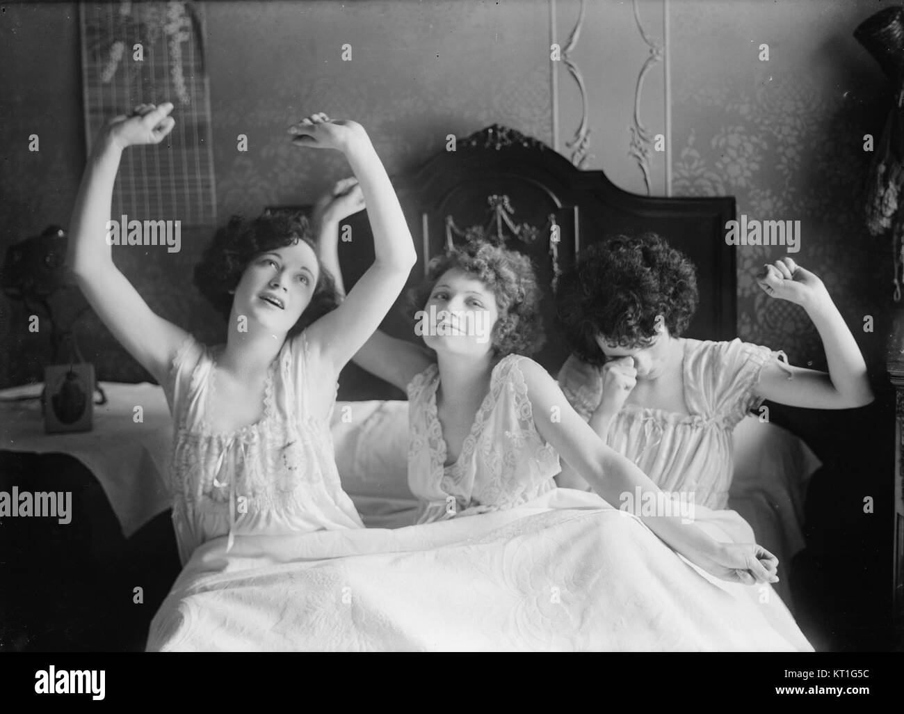 Le lit Brox Sisters est un meuble remarquable qui reflète l'artisanat de son époque. Son design présente des boiseries complexes et est souvent admiré pour son importance historique dans la vie domestique à son époque. Banque D'Images