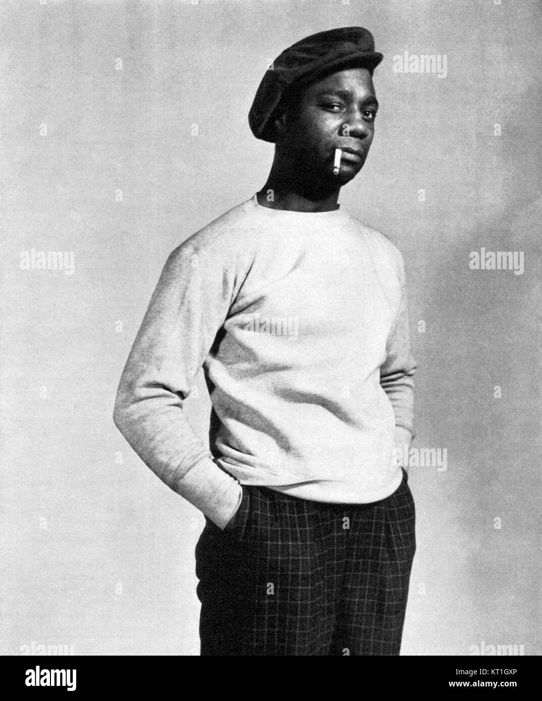 Canada Lee était un acteur afro-américain de premier plan, connu pour ses performances dans des pièces de théâtre et des films. En 1941, il participe à la production de « Native son », une œuvre remarquable qui reflète les questions sociales. Banque D'Images