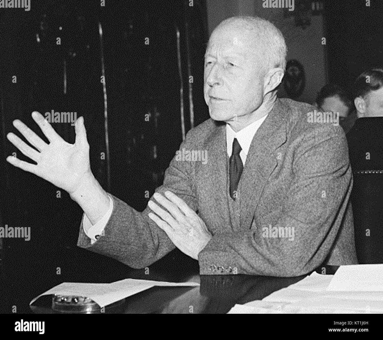 Photographie de l'USS Charles F. Adams (DDG-2), un destroyer de missiles guidés qui a servi dans la marine américaine de 1958 à 1993, capturé au cours de ses années de service. Banque D'Images