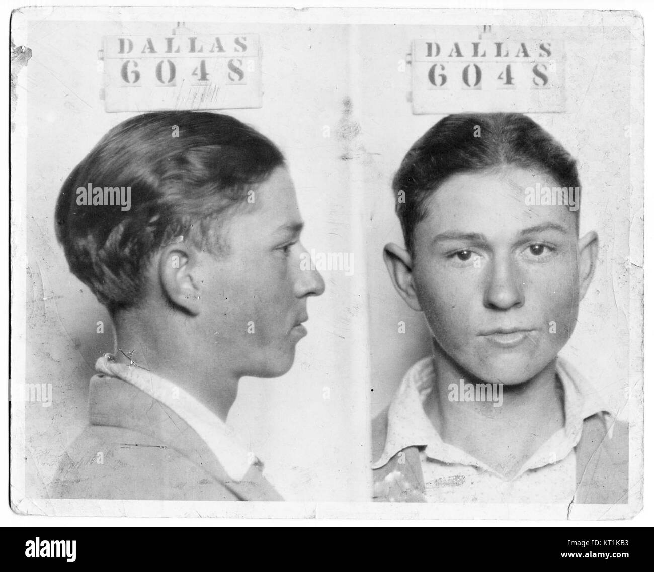 Un cliché de Clyde Champion Barrow, un personnage tristement célèbre de l'ère de la Grande dépression, capturé à Dallas. Cette image fait partie des archives historiques liées au criminel notoire. Banque D'Images