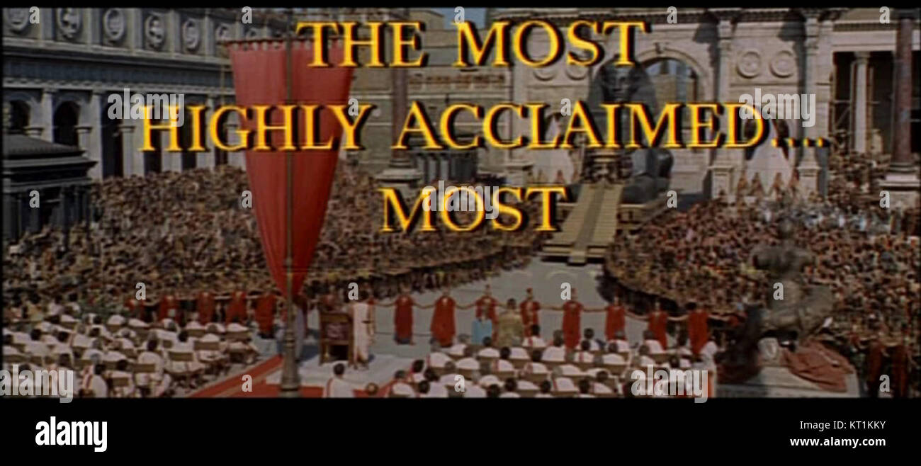 Capture d'écran de la bande-annonce 1963 du film *Cléopâtre*, mettant en vedette des scènes de l'épopée classique mettant en vedette Elizabeth Taylor. La bande-annonce donne un aperçu des décors somptueux, des costumes et de la grande échelle du film. Banque D'Images