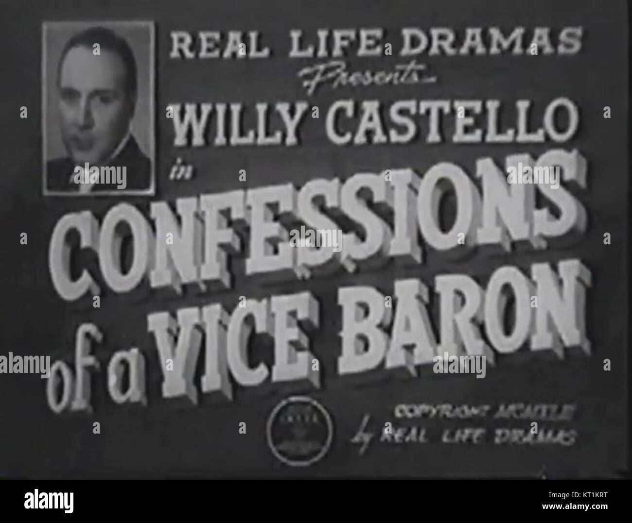 *Confessions of a Vice Baron* (1943) est un film dramatique criminel qui explore le monde du crime organisé et de la corruption. Le film plonge dans la vie d'un homme d'affaires impliqué dans des activités illégales pendant l'ère de la prohibition. Banque D'Images