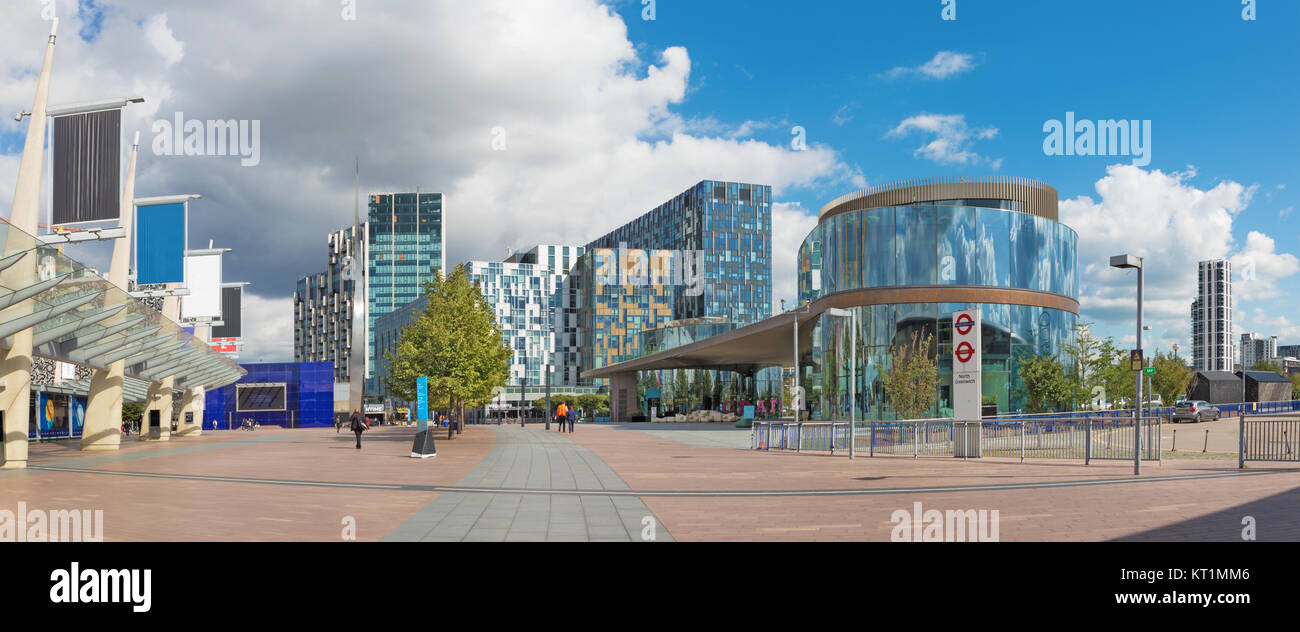 Paris, France - 15 septembre 2017 : l'architecture moderne et square près de la station de North Greenwich. Banque D'Images