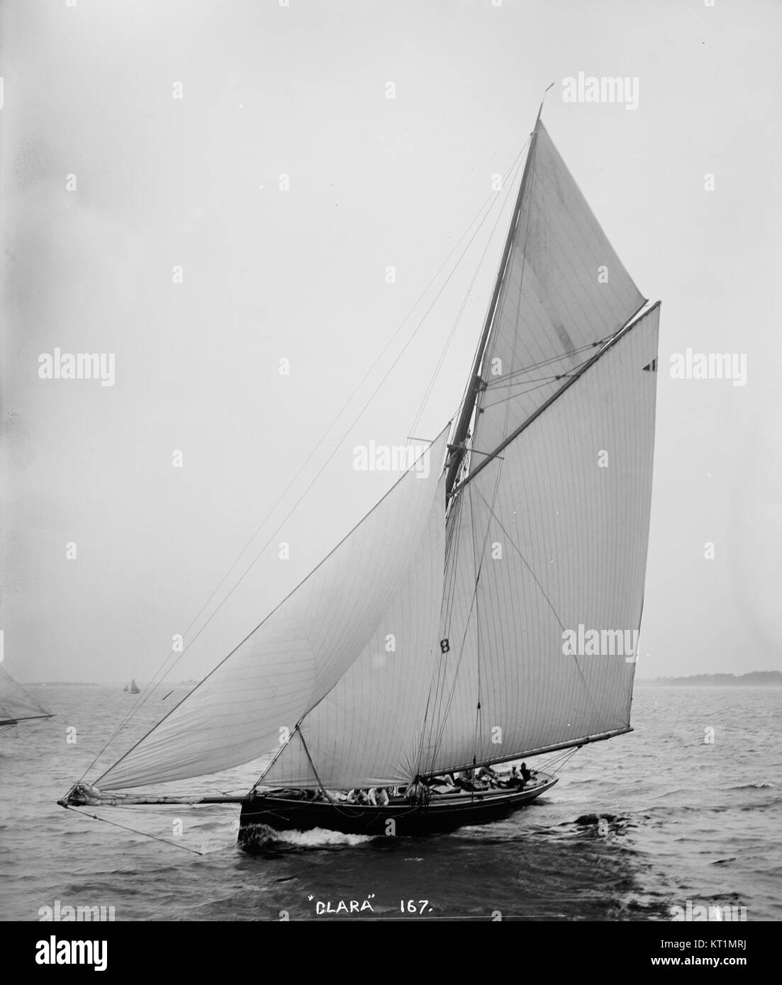 Cutter Clara-33 désigne un navire maritime spécifique, probablement un bateau ou un navire, connu pour sa conception et son historique opérationnel. Ce navire a une importance dans la culture maritime ou l'histoire navale. Banque D'Images